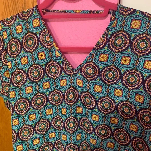 EUC. DR2 Abstract print lightweight tank with deep V in back. Size 2. - Picture 2 of 4